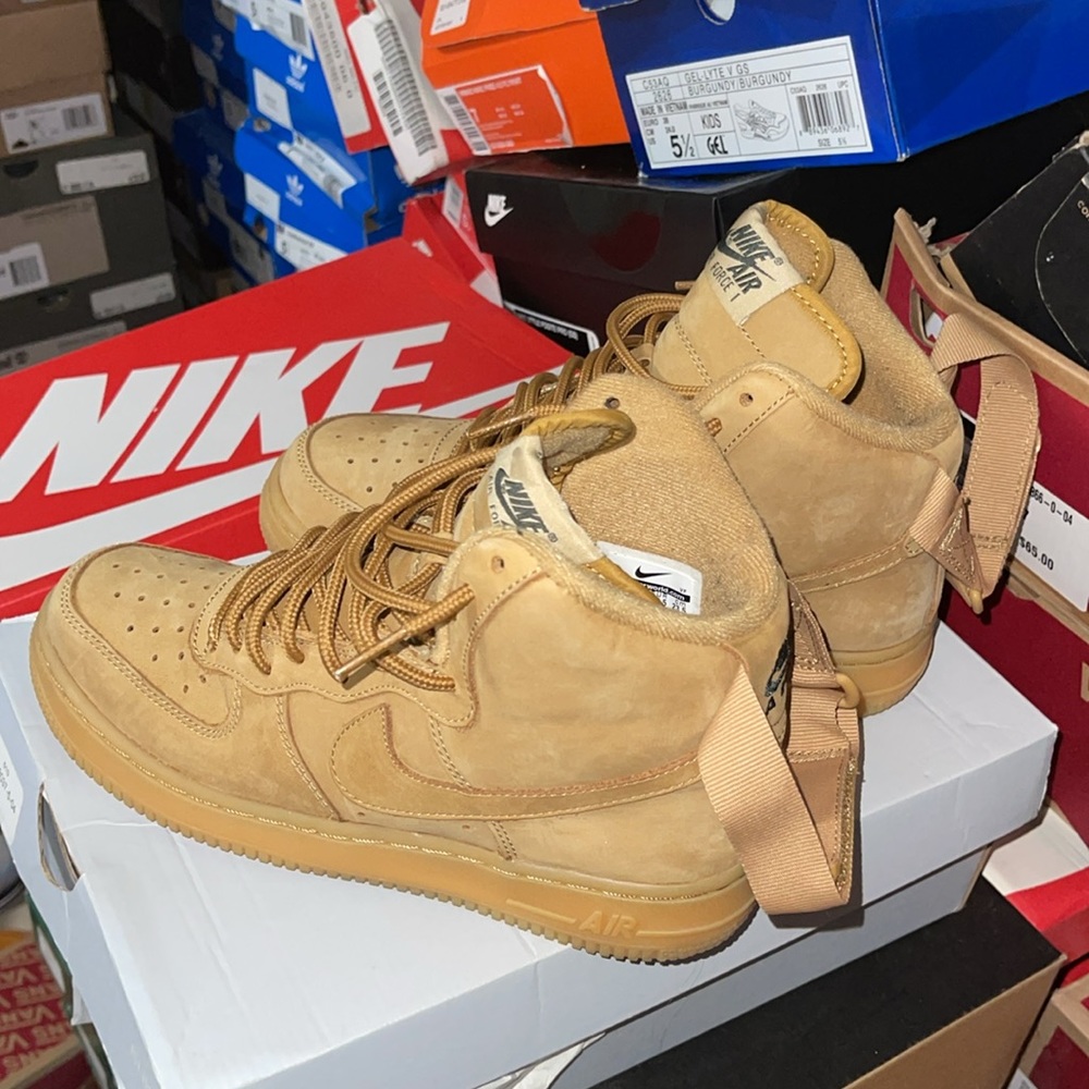 Gradeschool Nike Air Force High LV8 Size 5y - Picture 2 of 5